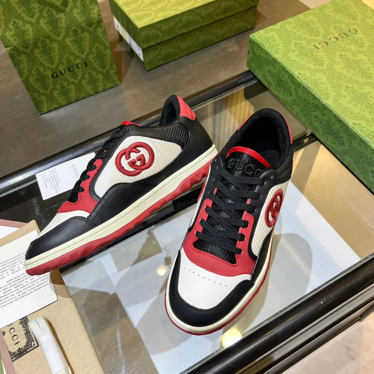 👟👟Ex-factory price 520👟👟 Top version, full styling effect, instant sales of the common practice of soft treading in the market, 💣💣💣Gucci2023 early spring Gucci G home latest hot style MAC80 sports shoes couple style casual retro distressed dirty shoes small dirty shoes small white shoes🌸🌸🌸 original purchase and development Production Gucci MAC80 new hot-selling series. The exquisite and compact interlocking double G logo romantically interprets the aesthetic concept of this series. Made of off-white leather, ▪️Material: original customized imported first-layer cowhide ▪️Inner lining: original customized imported breathable mesh ▪️Outsole: original molded two-color TPU outsole ▪️Sole thickness: 3CM ▪️Size: women's 35-40 / men's 39-45